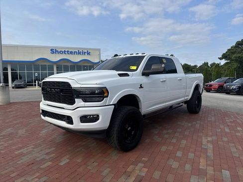 Used 2022 RAM 2500 Limited AWD/4WD image 1