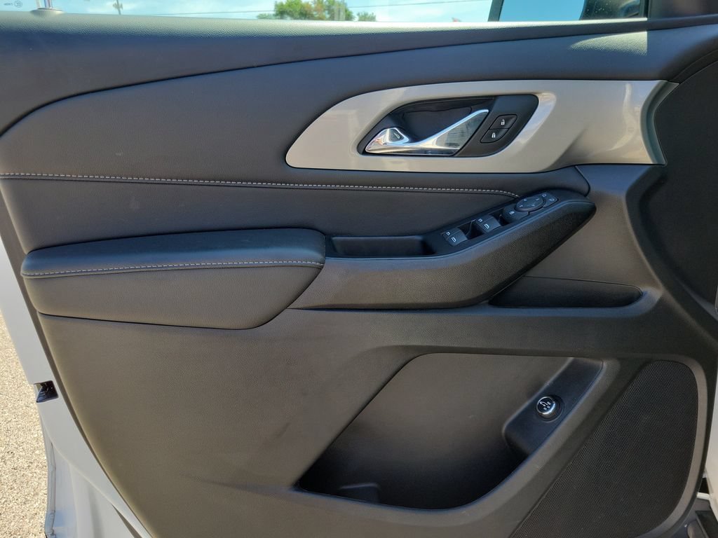 Used 2023 Chevrolet Traverse LT w/ LPO, Floor Liner Package FWD image 18