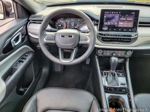 Used 2025 Jeep Compass Limited AWD/4WD image 12