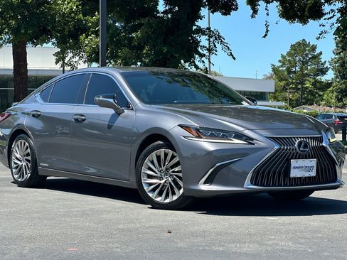 Used 2019 Lexus ES 300h FWD image 2