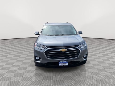 Used 2020 Chevrolet Traverse LT image 2