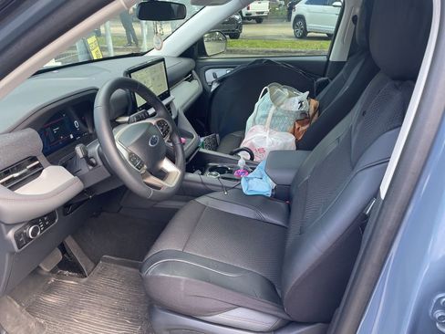 Used 2025 Ford Explorer Active image 6