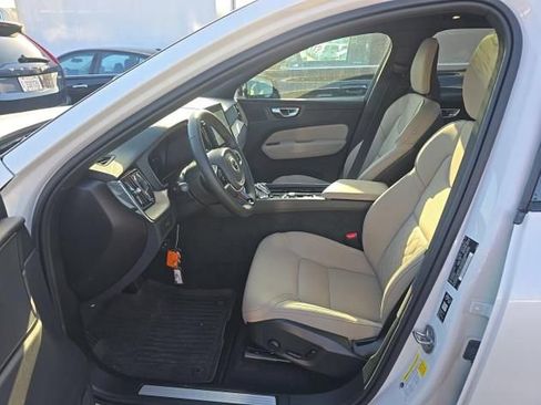 Used 2026 Volvo XC60 B5 Plus AWD/4WD image 4