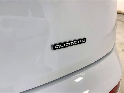 Used 2022 Audi Q5 e Premium Plus image 9