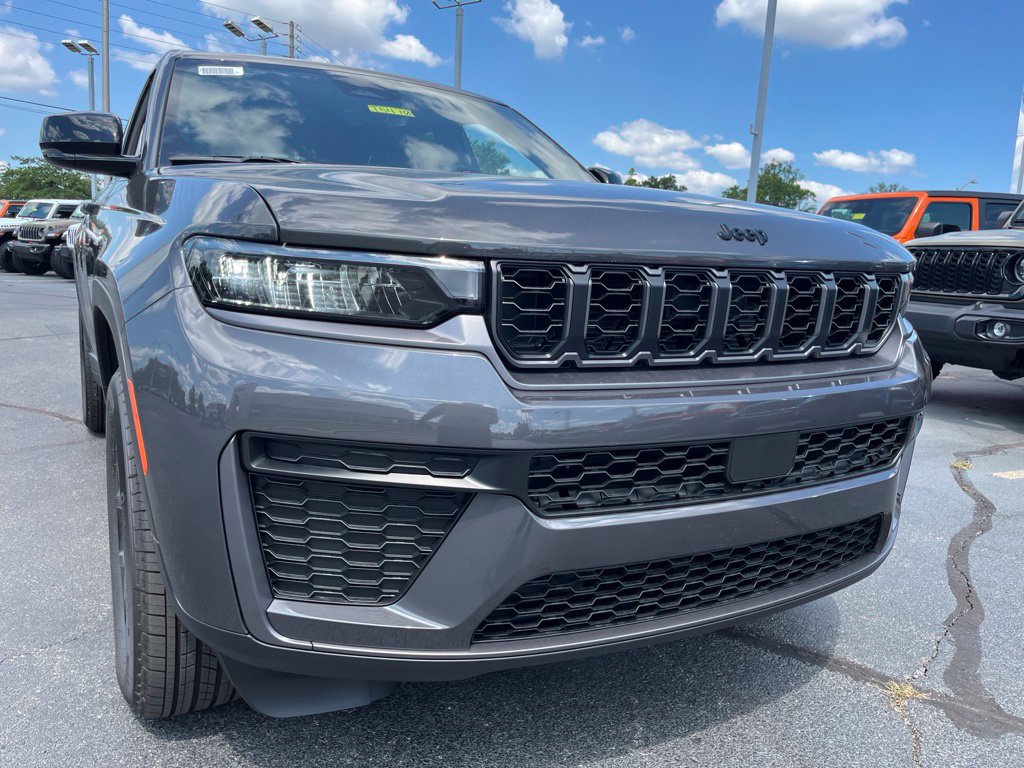 New 2026 Jeep Grand Cherokee Altitude AWD/4WD image 45