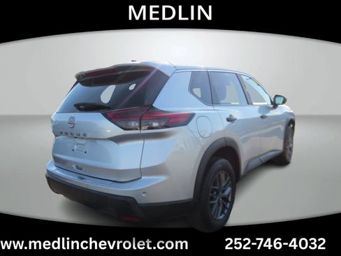 Used 2024 Nissan Rogue S FWD image 5