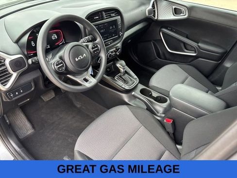 Used 2025 Kia Soul LX w/ LX Technology Package FWD image 11