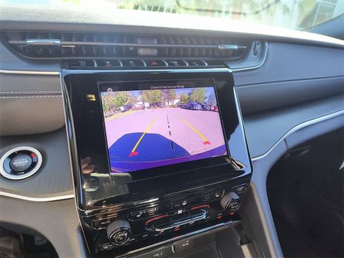 New 2025 Jeep Grand Cherokee Laredo X w/ Luxury Tech Group I image 17