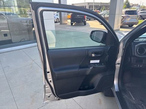 Used 2017 Toyota Tacoma TRD Off-Road w/ Tow Package (A/T) AWD/4WD image 24