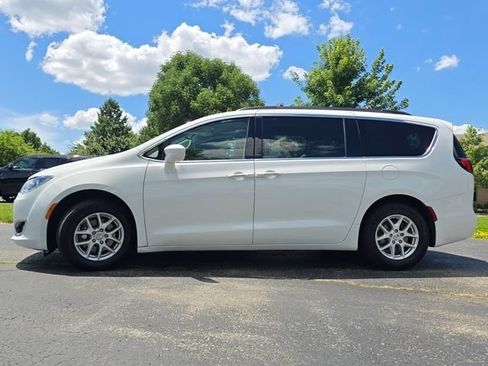 Used 2020 Chrysler Pacifica Touring FWD image 21