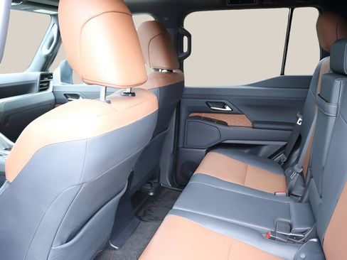 Used 2025 Lexus GX 550 w/ Cold Area Package AWD/4WD image 16