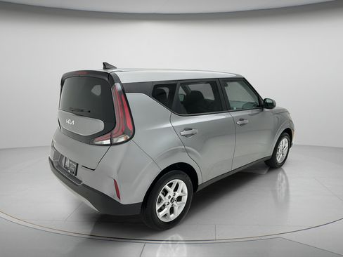 Used 2025 Kia Soul LX w/ LX Technology Package FWD image 5