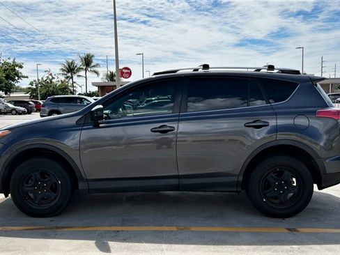 Used 2017 Toyota RAV4 LE FWD image 5