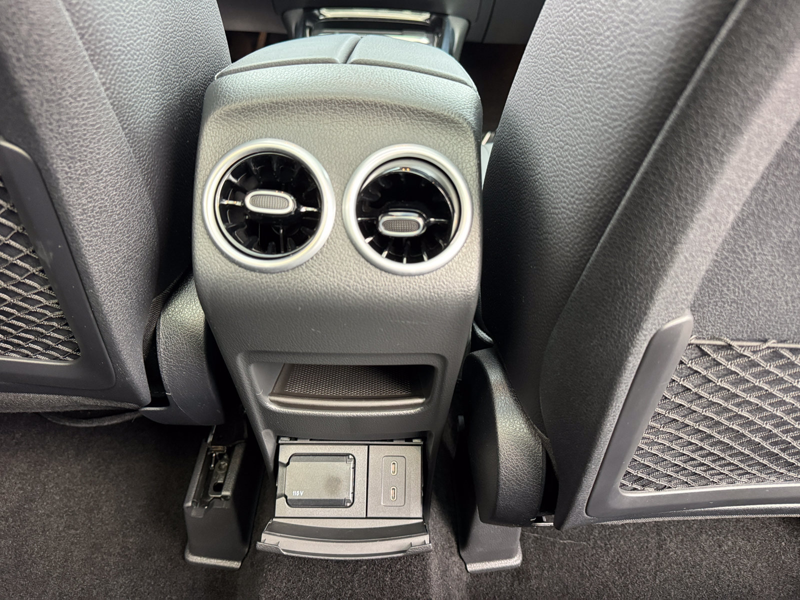 Used 2026 Mercedes-Benz GLB 250 image 9