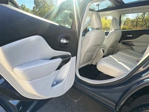 Used 2021 Jeep Cherokee Limited w/ Elite Package image 37