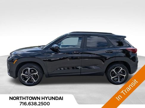 Used 2023 Chevrolet TrailBlazer RS w/ Sun and Liftgate Package AWD/4WD image 3