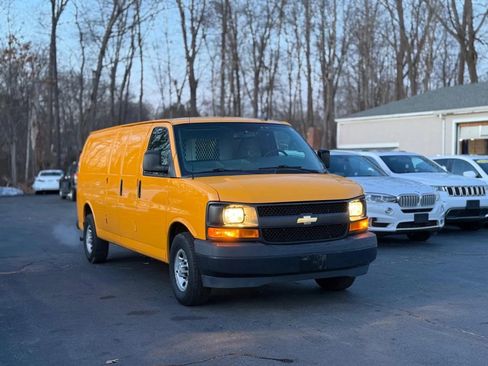 Used 2017 Chevrolet Express 2500 Extended image 4