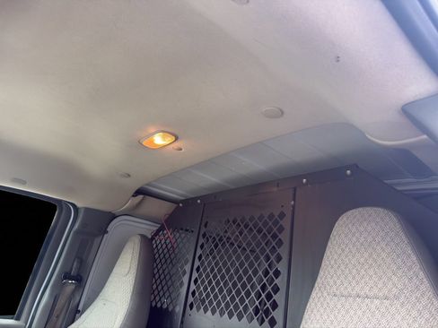 Used 2018 Chevrolet Express 2500 w/ Driver Convenience Package RWD image 21