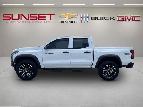 Certified 2024 Chevrolet Colorado Trail Boss w/ LPO, Dark Essentials Package AWD/4WD image 7