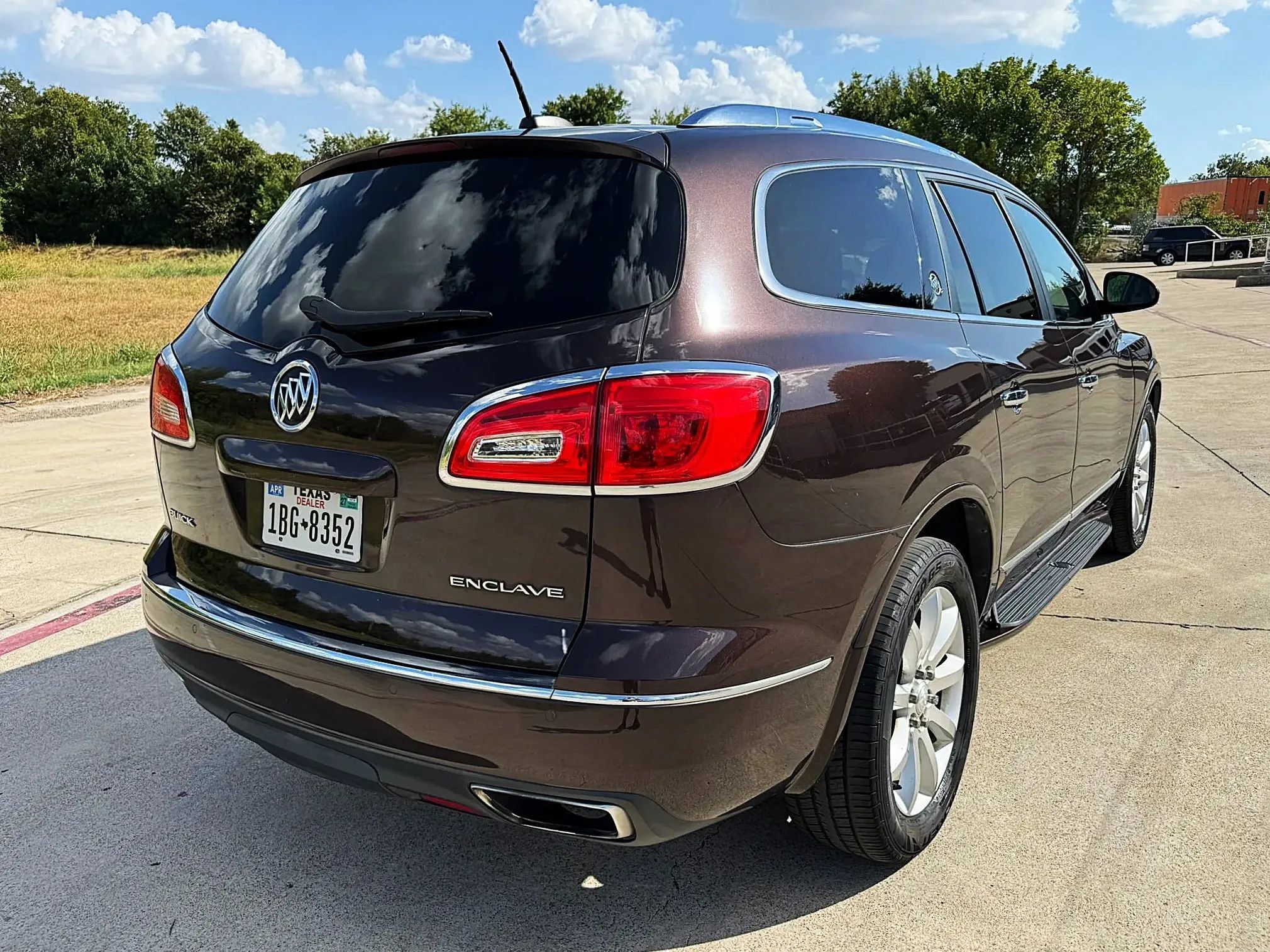 Used 2016 Buick Enclave Premium w/ Experience Buick Package FWD image 4