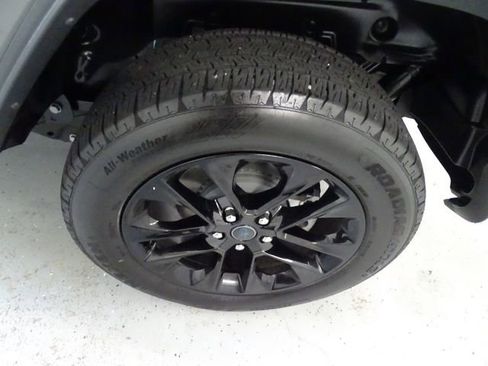 Certified 2025 Jeep Wrangler Unlimited Sahara w/ Safety Group image 28