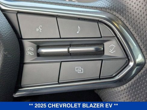 New 2025 Chevrolet Blazer EV LT AWD/4WD image 18