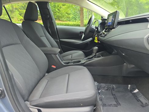 Used 2025 Toyota Corolla LE FWD image 10
