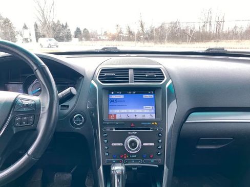 Used 2017 Ford Explorer Sport image 16