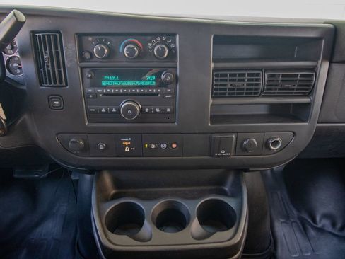 Used 2016 Chevrolet Express 3500 Extended image 20