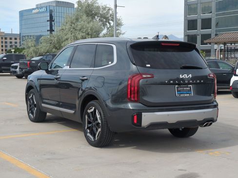 Certified 2023 Kia Telluride S w/ S Sunroof Package AWD/4WD image 3