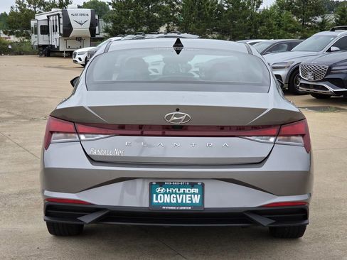 Used 2023 Hyundai Elantra SEL w/ Convenience Package FWD image 5