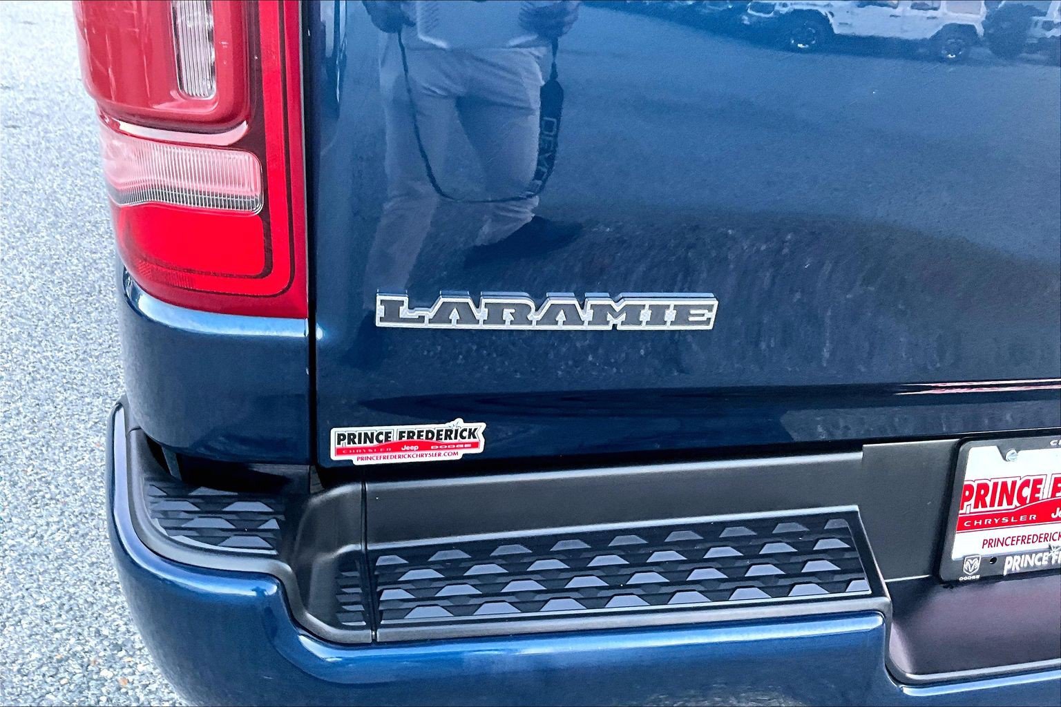 Used 2022 RAM 1500 Laramie w/ Sport Appearance Package AWD/4WD image 8