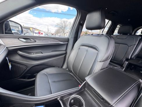 Used 2025 Jeep Grand Cherokee L Limited w/ Black Appearance Package image 14