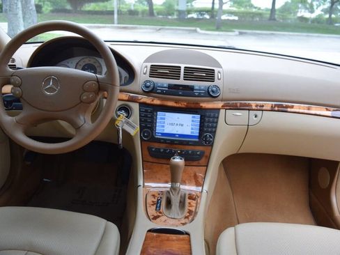 Used 2008 Mercedes-Benz E 350 4MATIC Sedan image 57