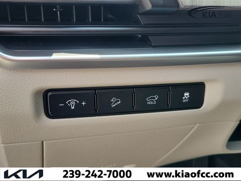 Certified 2025 Kia Telluride EX w/ EX Captain's Chair Package FWD image 26
