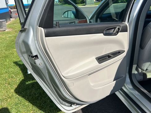 Used 2011 Chevrolet Impala LT FWD image 12