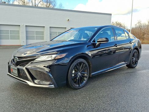 Used 2023 Toyota Camry XSE image 3