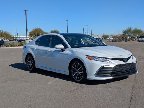 Used 2023 Toyota Camry XLE image 7
