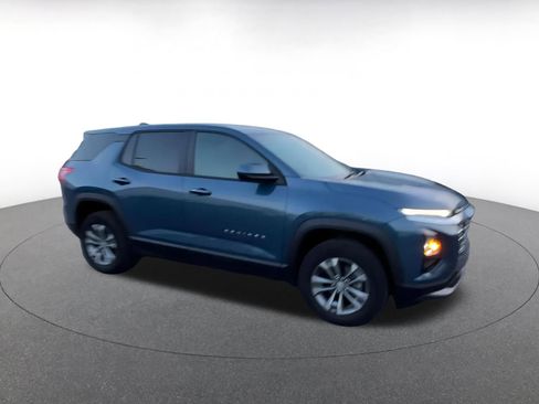 Used 2025 Chevrolet Equinox LT image 2