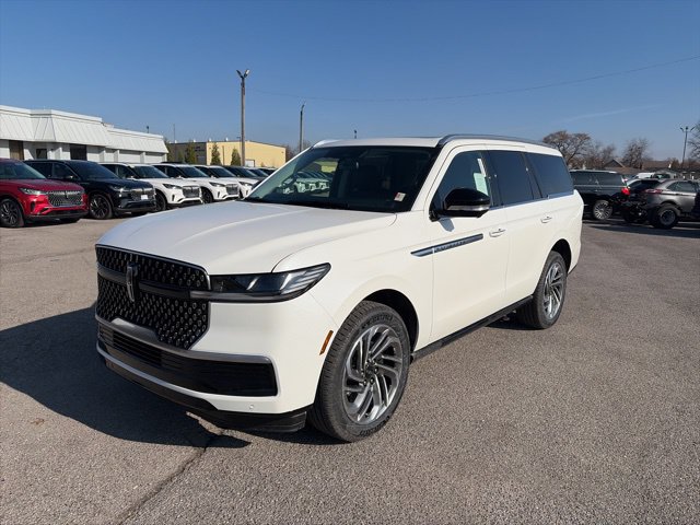 New 2025 Lincoln Navigator Reserve AWD/4WD image 2