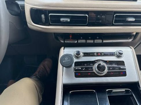 Used 2023 Lincoln Aviator 2WD w/ Premium Package image 17