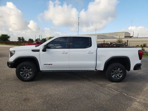 Used 2026 GMC Sierra 1500 AT4X w/ LPO, Black Badging Package AWD/4WD image 5