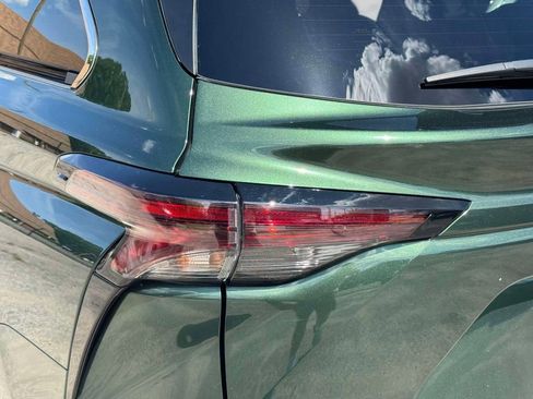 Used 2025 Toyota Sienna LE w/ LE Plus Package AWD/4WD image 10