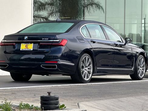 Used 2020 BMW 740i w/ Premium Package RWD image 3