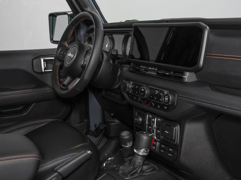 Used 2025 Jeep Wrangler Unlimited Rubicon 392 AWD/4WD image 39