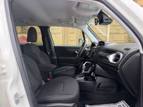 Used 2018 Jeep Renegade Latitude w/ UConnect 8.4 Nav Group image 32