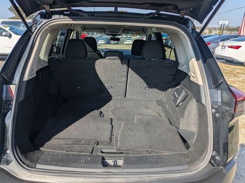 Used 2023 Nissan Rogue S image 12