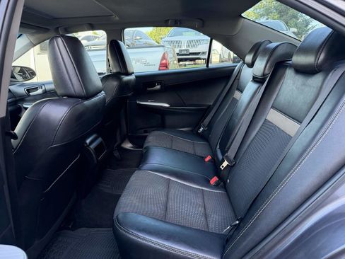 Used 2014 Toyota Camry SE w/ Moonroof Package FWD image 11