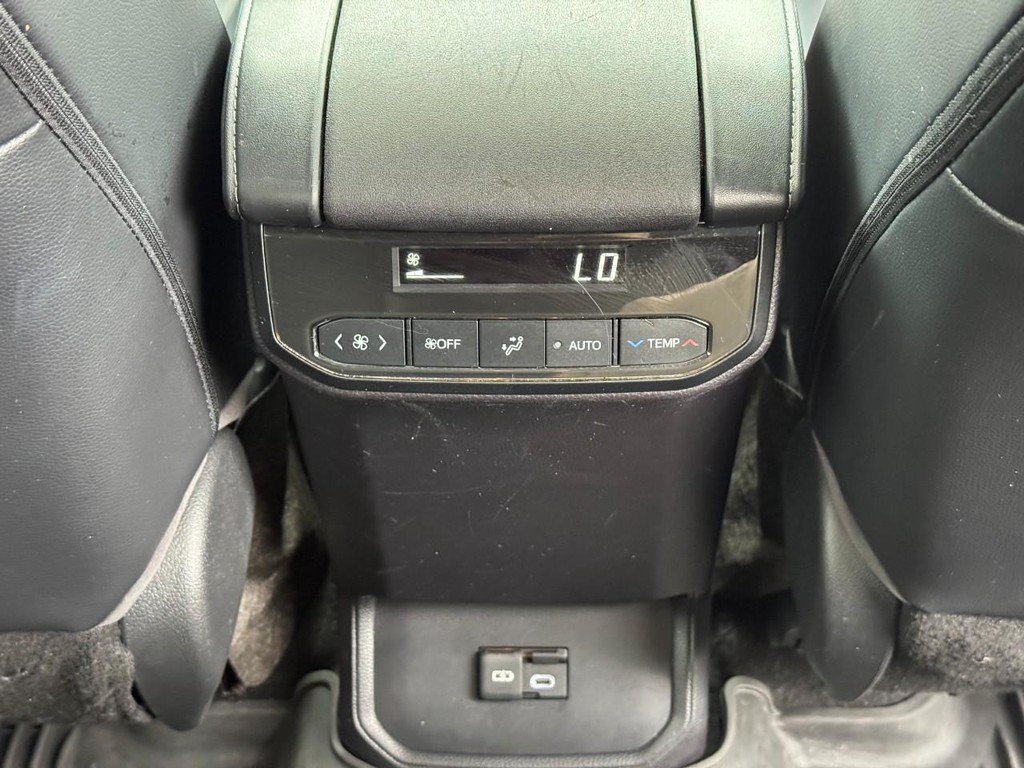 Used 2023 Toyota Highlander XLE FWD image 17