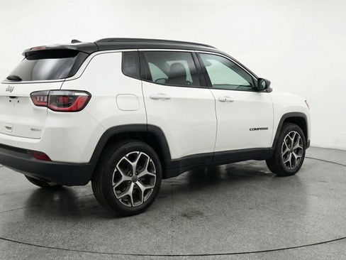 Used 2025 Jeep Compass Limited image 9